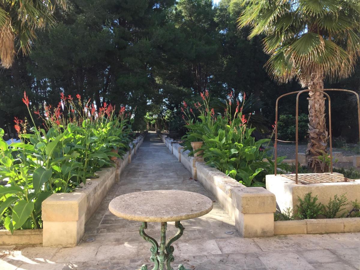 Palazzo De Carlo E Il Parco Dei 7 Pozzi Bed and Breakfast Lecce Buitenkant foto