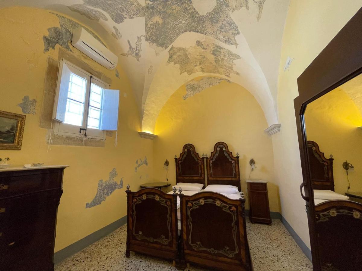 Palazzo De Carlo E Il Parco Dei 7 Pozzi Bed and Breakfast Lecce Buitenkant foto